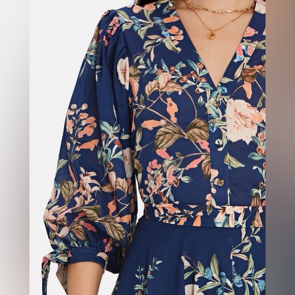 Cara Cara Win Floral Top Blouse - Picture 3 of 11